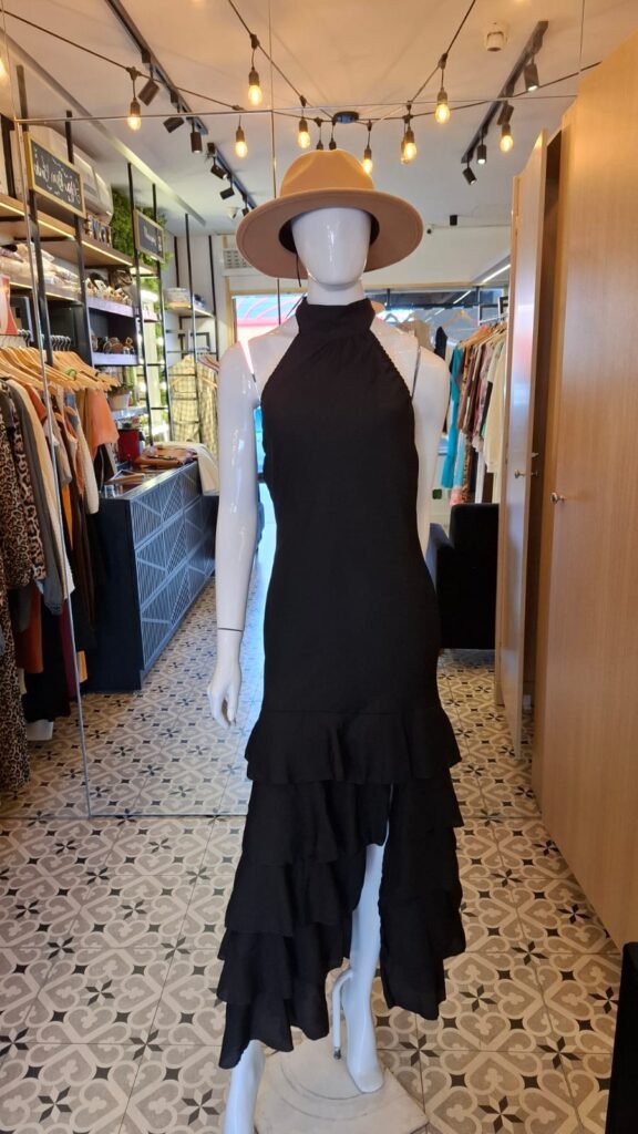 VESTIDO PRETO BABADOS